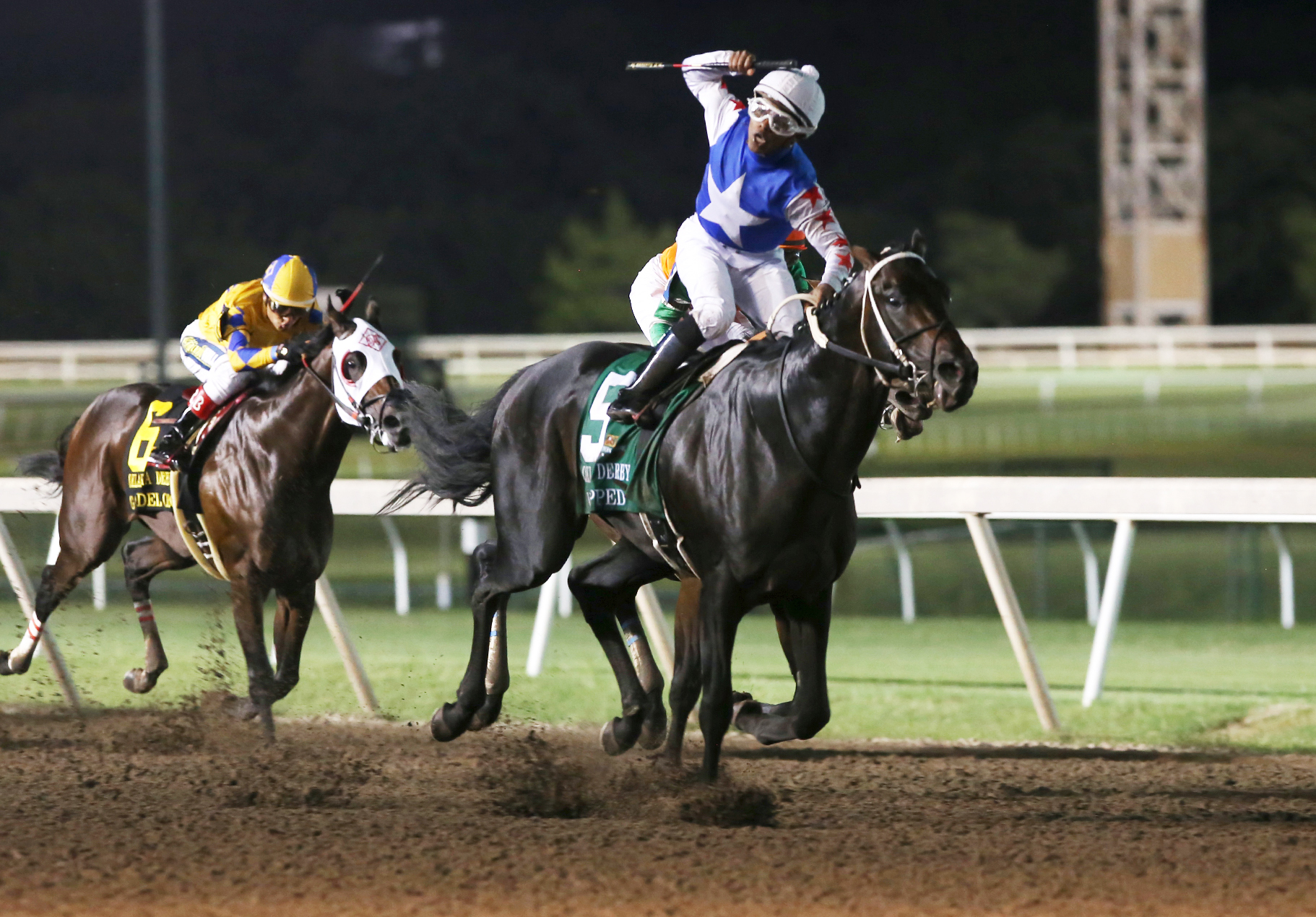 Untrapped wins the 2017 Oklahoma Derby