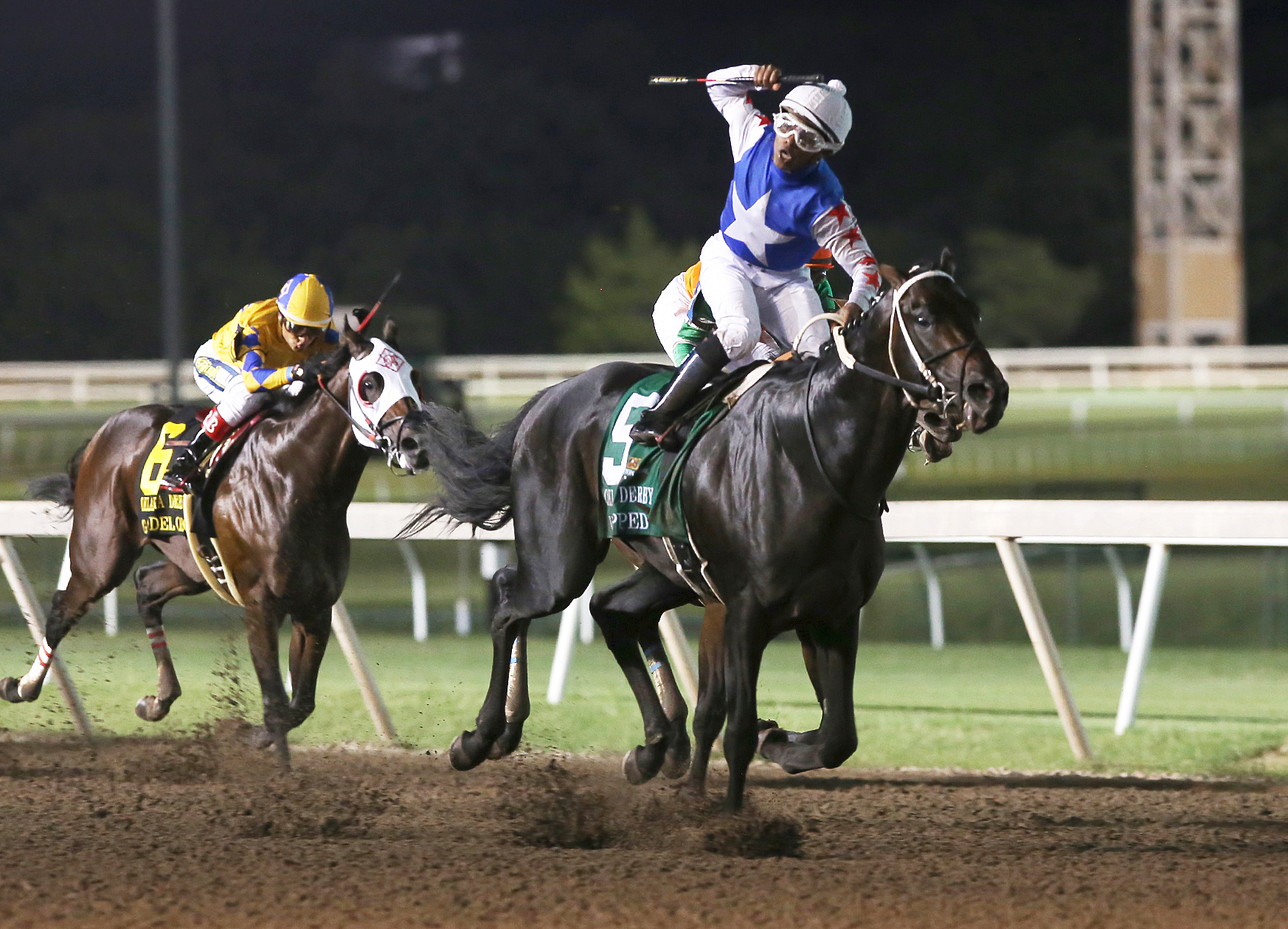 Untrapped wins the 2017 Oklahoma Derby