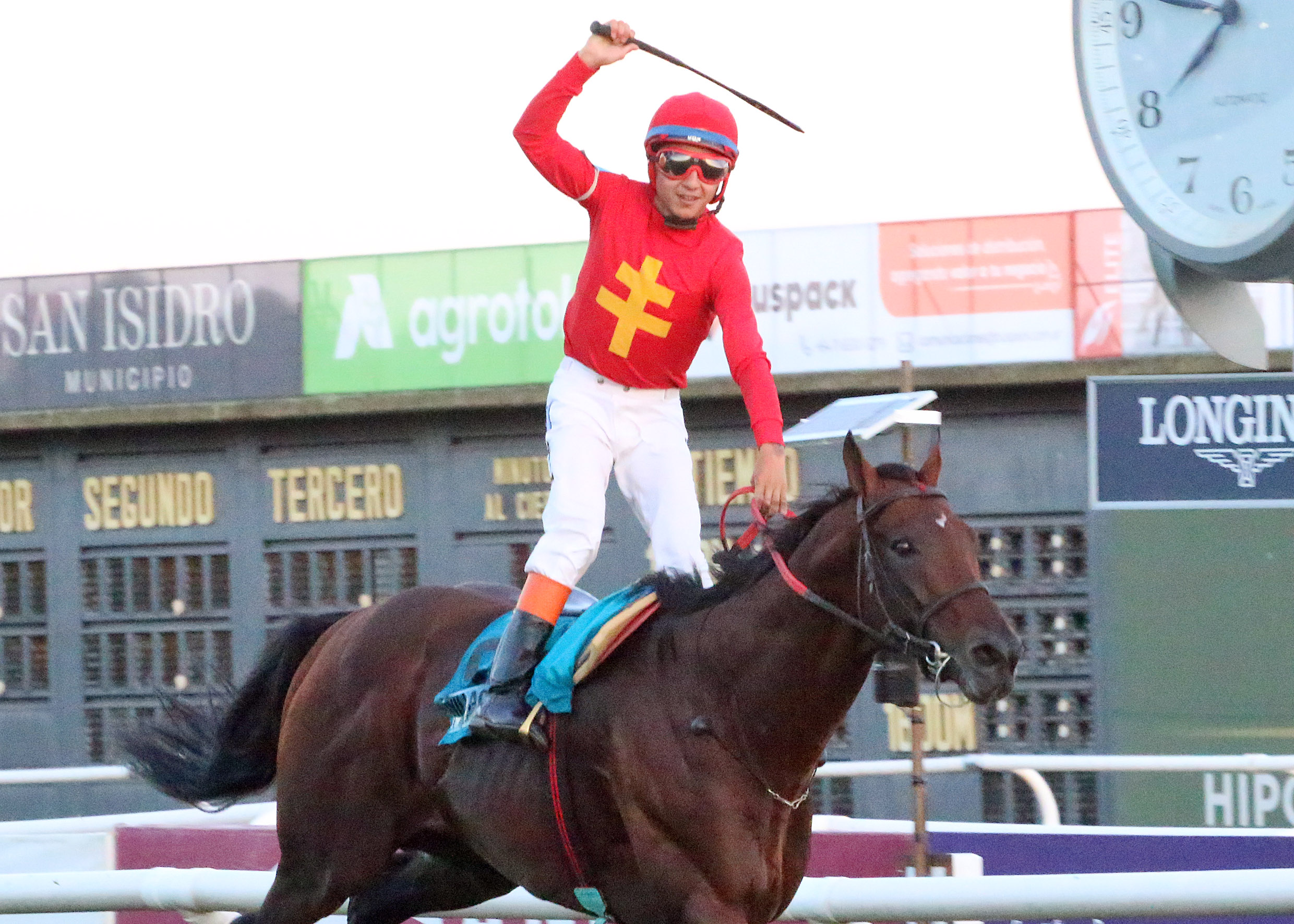Village King gana el Gran Premio Internacional Carlos Pellegrini G1