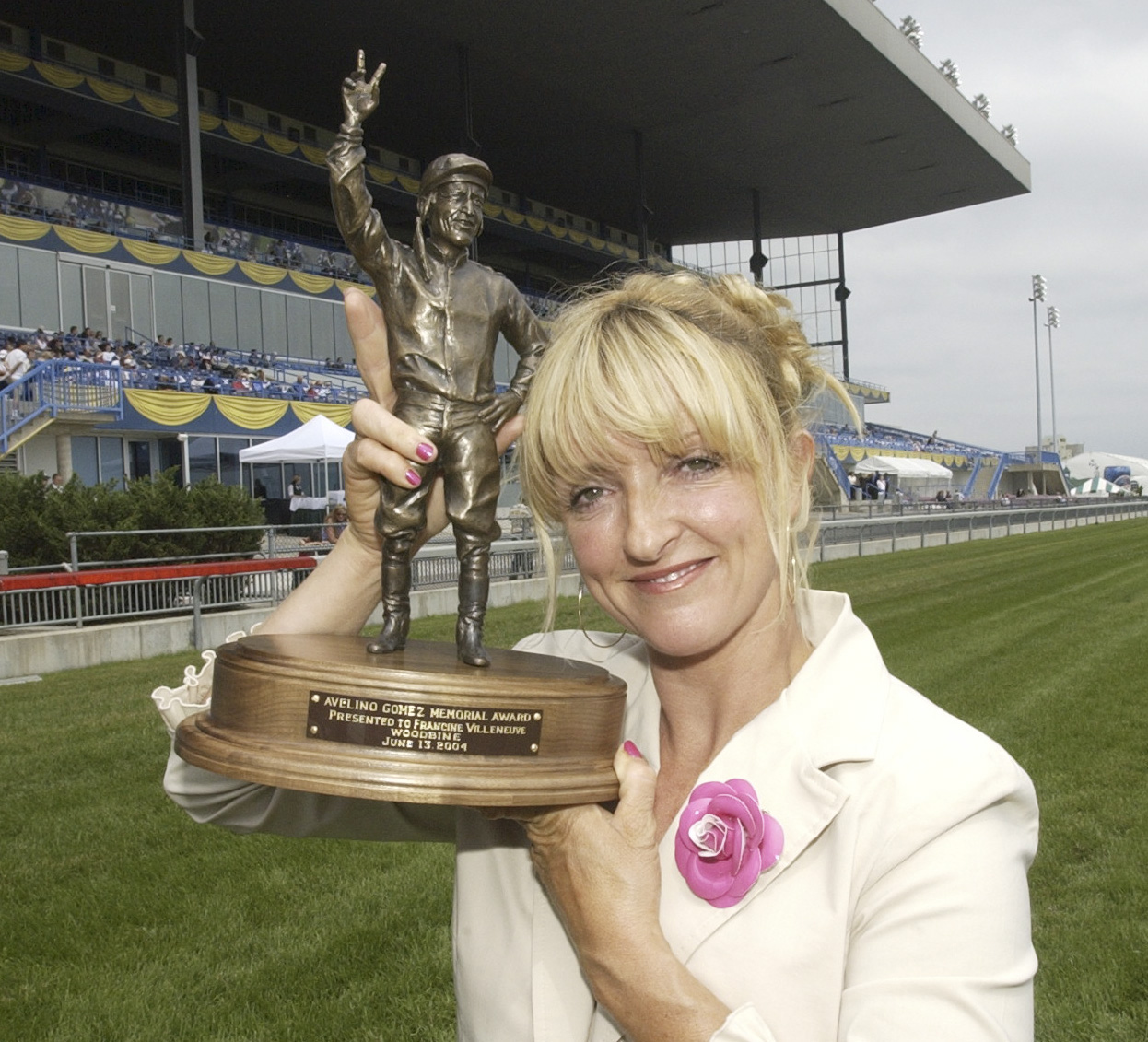 Francine Villeneuve/Avelino Gomez Award