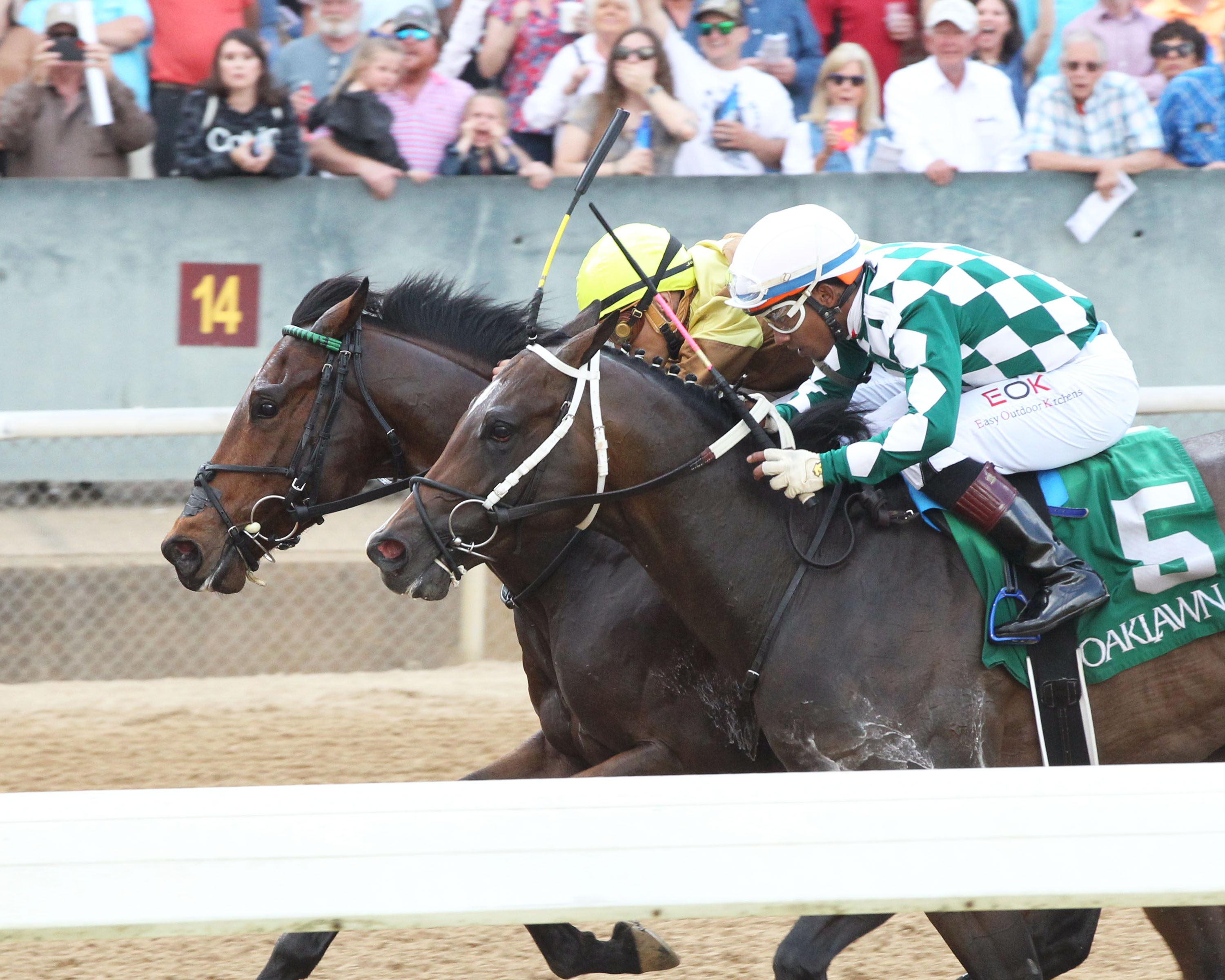 Whelen Springs (outside) wins Bachelor 4-30-2022