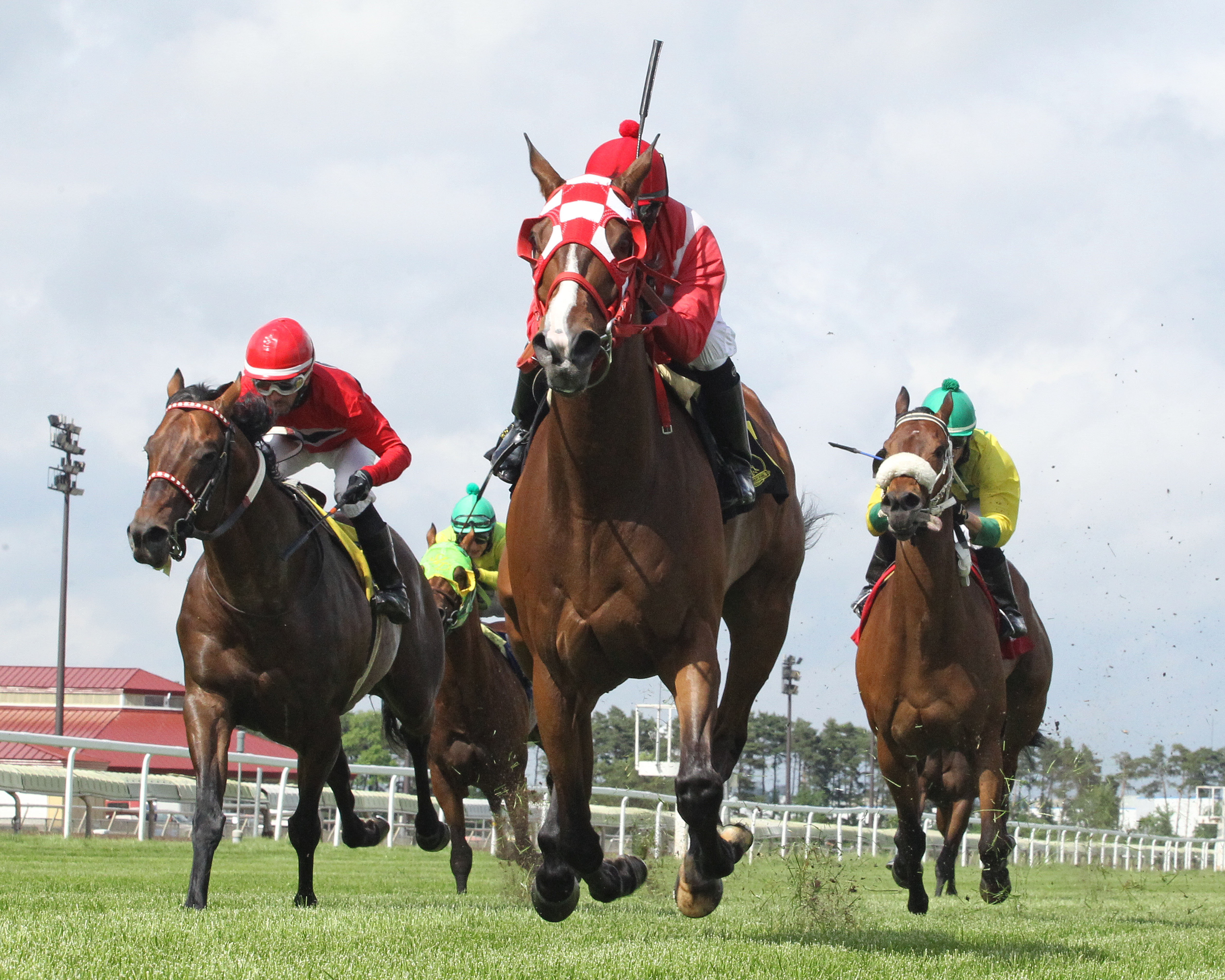 Wings Locked Up wins 2018 Honor the Hero Stakes