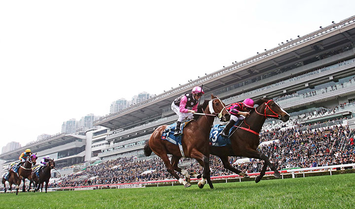 Waikuku (right) beats Beauty Generation (left) to win the 2020 Stewards Cup at Sha Tin Racecourse