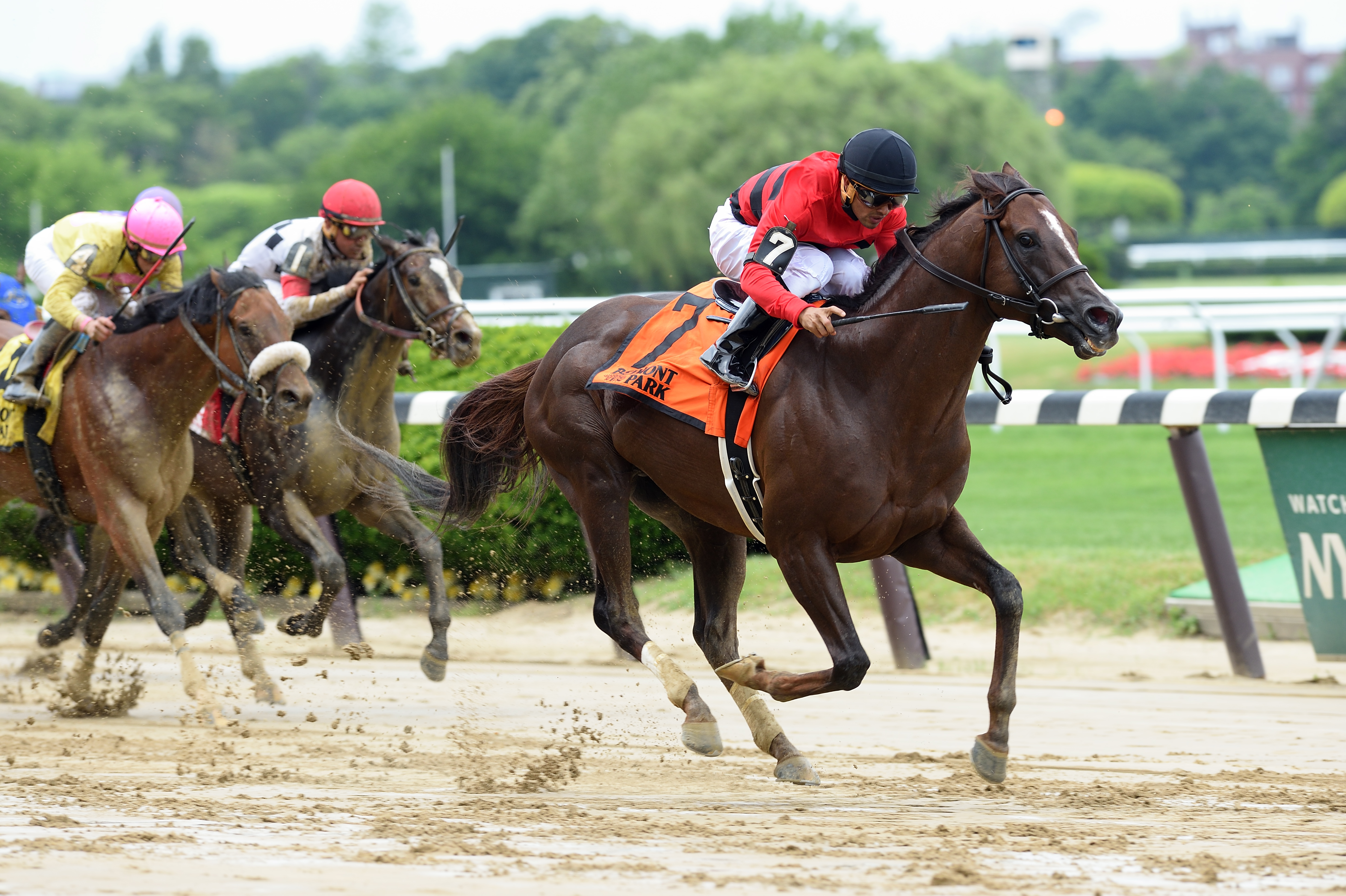 Weekend Hideaway wins the Commentator