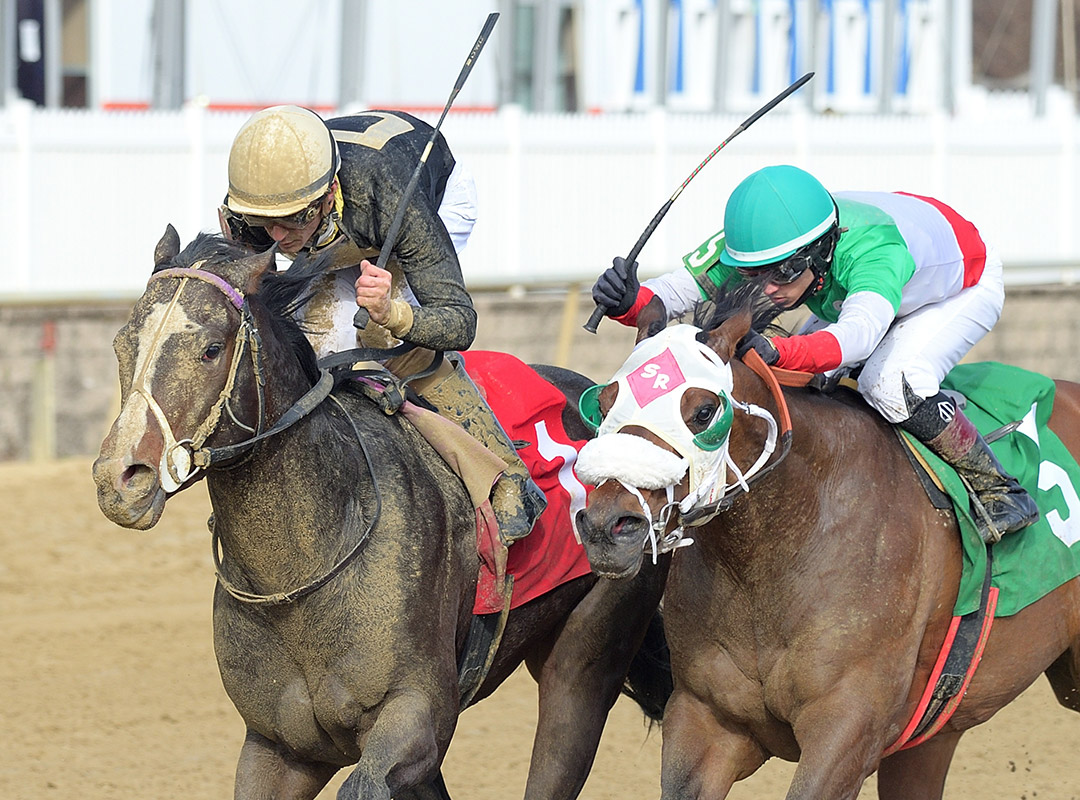 Wendell Fong (left) beats Share the Ride to win the 2021 Fire Plug Stakes at Laurel Park