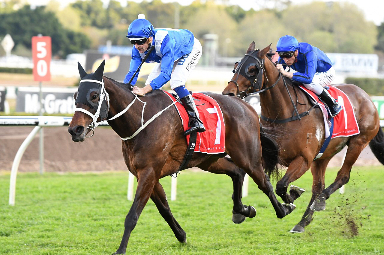 Winx wins the 2017 George Main Stakes