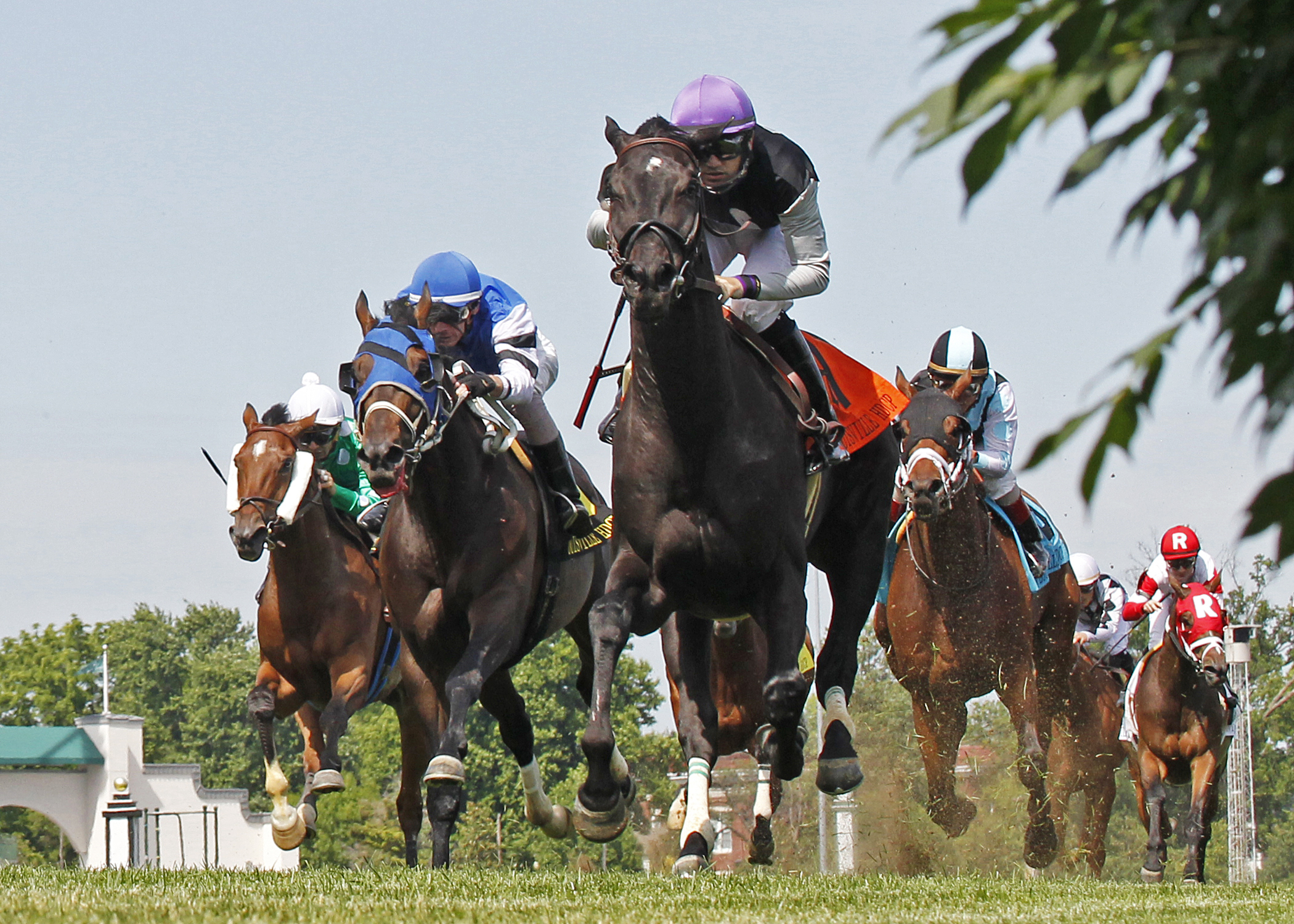 Xtra Luck wins the Louisville Handicap