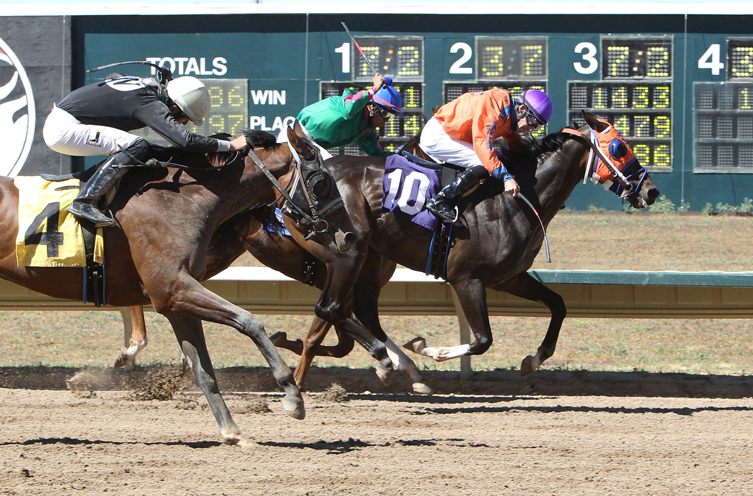 Yo Y Me wins the 2017 Colorado Derby