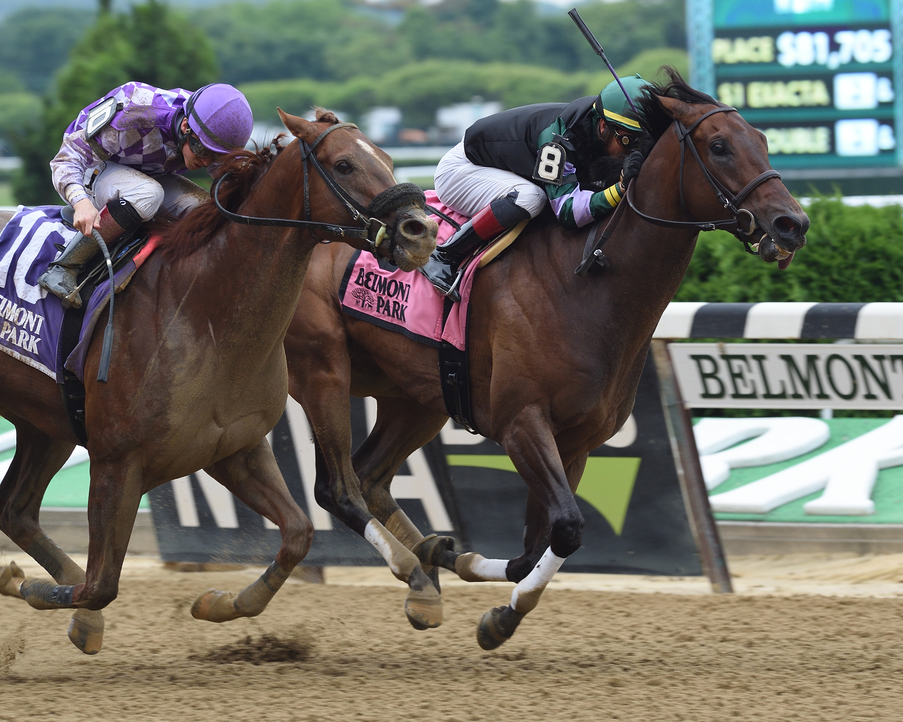 Diversify (right) wins the 2018 Commentator Stakes